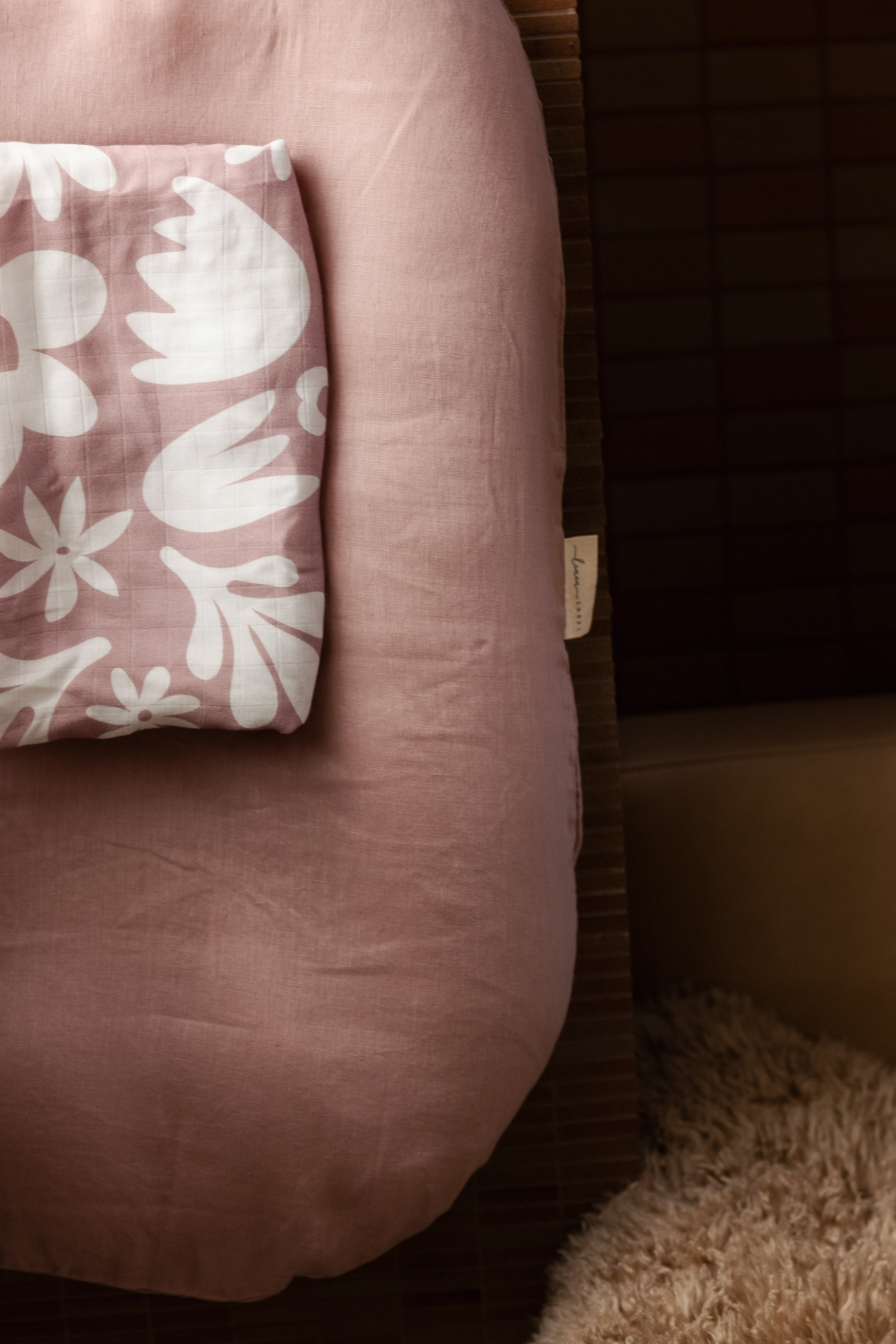 Baby Lounger Nest + Blush Linen Cover