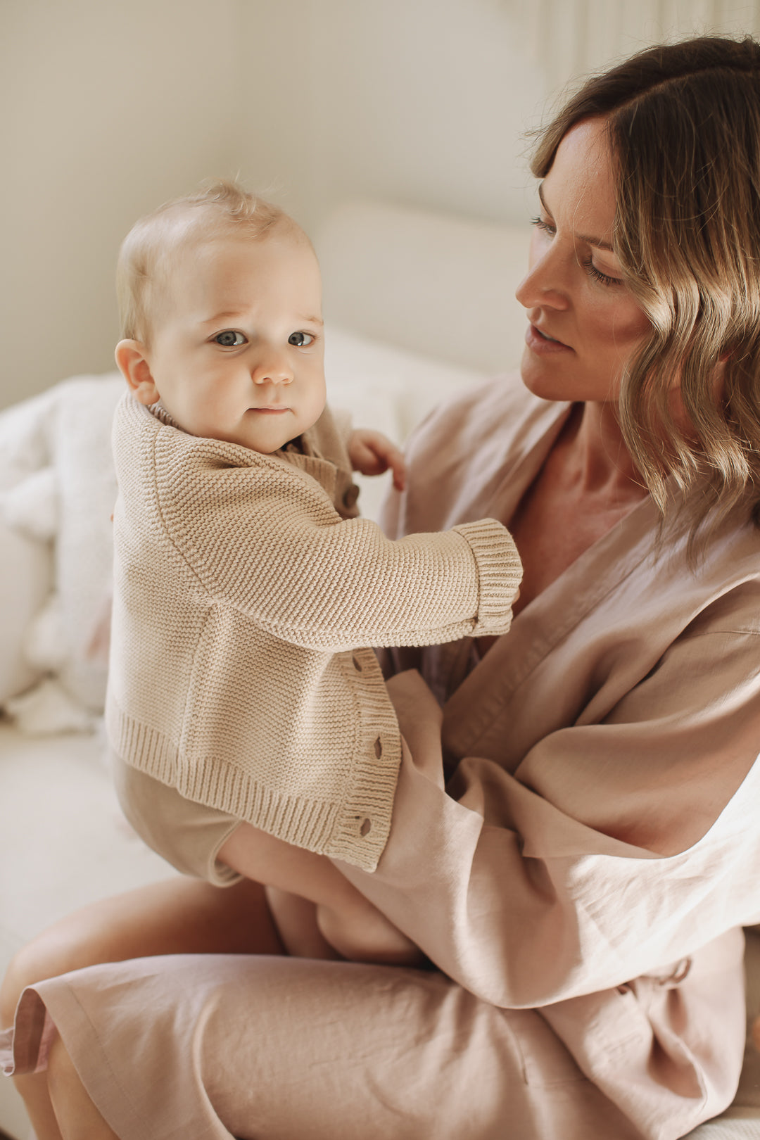 Mother dressed in Linen Dusty Rose Pink French Linen Bathrobe Kimono Robe holding a newborn baby showing these robes are perfect for easy breastfeeding days around the home - looking luxurious and aesthetically pleasing in a sage green, perfect for ultimate comfort and relaxation. Crafted with 100% French Linen that grows softer with each wash. 